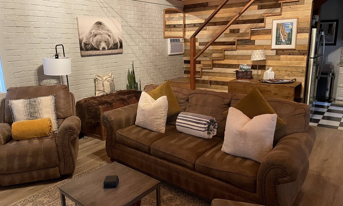 Dorrington Cabin | Cabin on the Roost~Pet friendly~A-frame cabin
