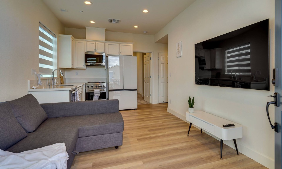 Tracy House | California Midterm Rental with Fenced Yard!