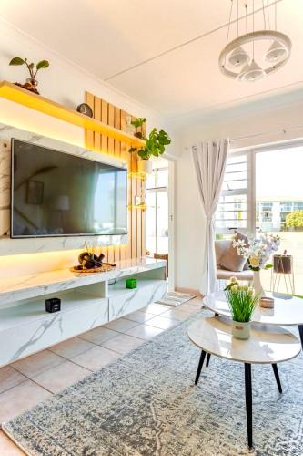 Big Bay Apartment | Caline-V Luxury beach Front Flat