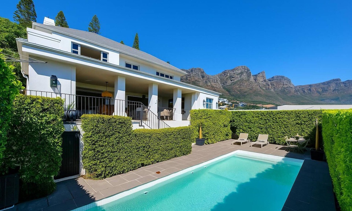 Bishopscourt House | Camps Bay Luxury Family Retreat – Lush & Stylish