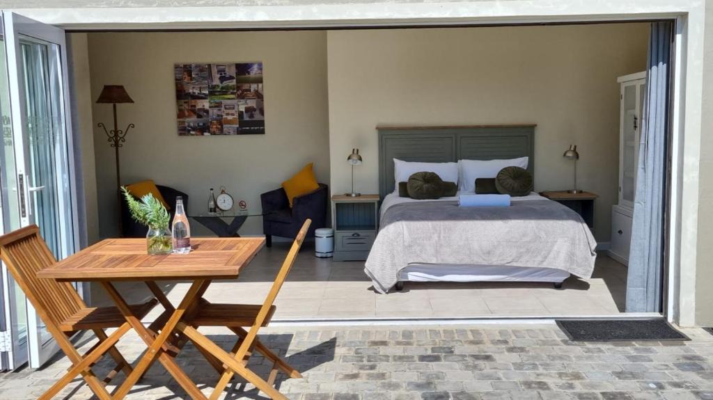 Kraaifontein Villa | Cape Winelands Business Villas