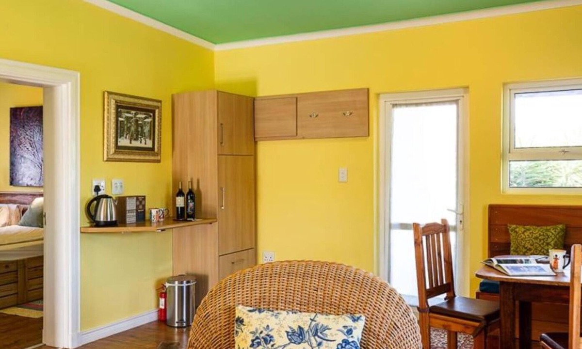 Helderberg Rural Cabin | CAPELANDS RESORT- Whitestone