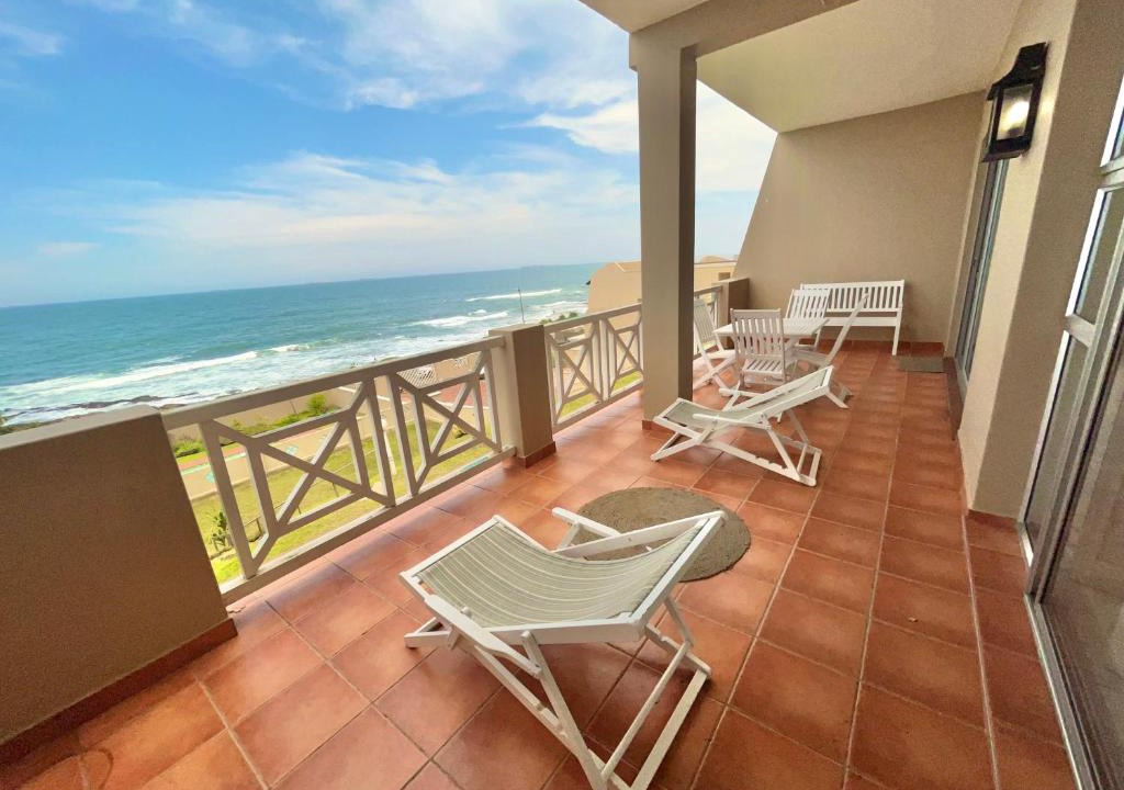 Selection Beach Apartment | Casa Branca on the Beach with a Pool - Just Renovated