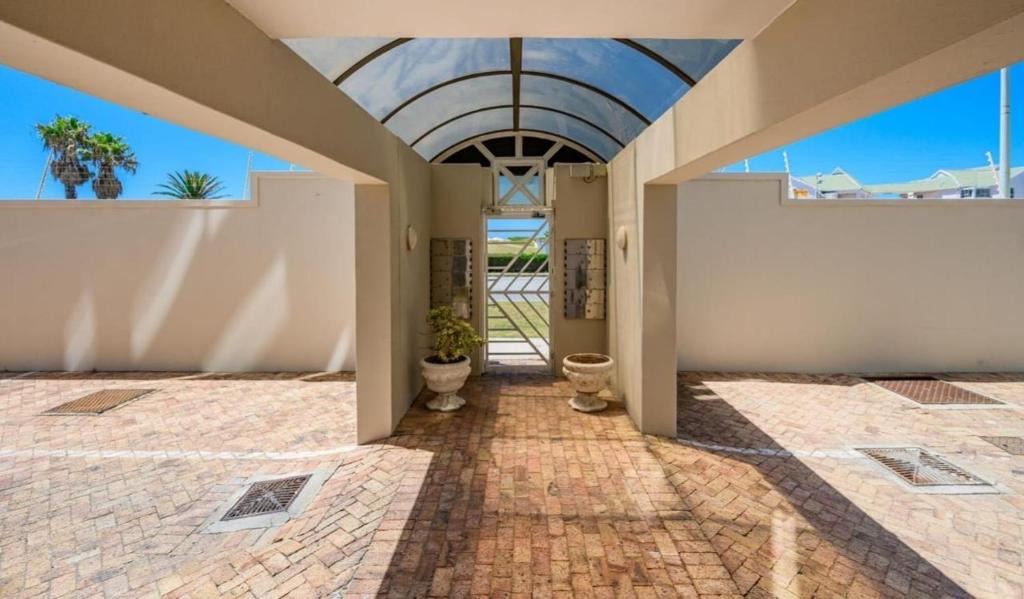 Pollok Beach Apartment | CASCADES 103