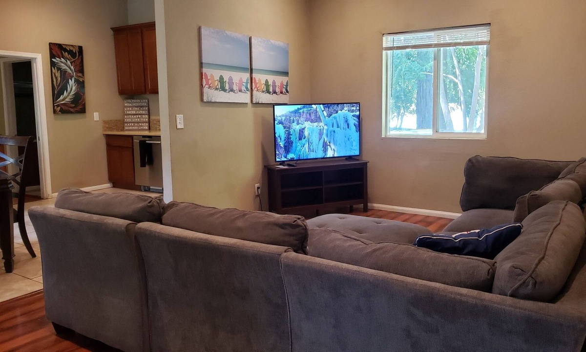 Sacramento House | Central beautiful comfy home sleep up to 7 or 8