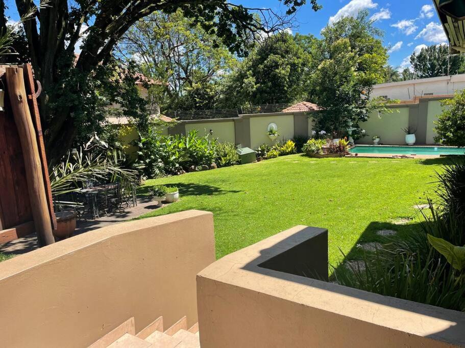 Greater Johannesburg Metropolitan Area Apartment | Central suburban suite in the heart of Joburg