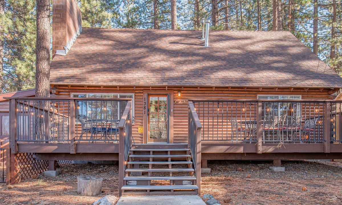 Rancho Bijou Cabin | Centrally located in South Lake Tahoe, The Bijou Retreat offers three full bathrooms, a private hot tub, high-speed WiFi, and convenient access to Heavenly Resort, beaches, restaurants, and hiking trails.