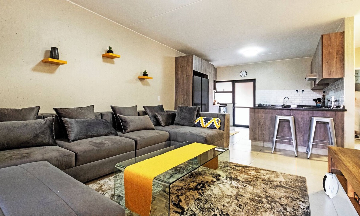 Ekurhuleni Apartment | Centrally located 3 bd apartment in Johannesburg
