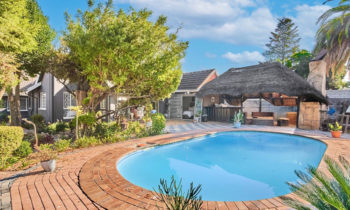 Randpark Ridge Cottage | Charming 2-bedroom cottage in tranquil Randburg with WiFi