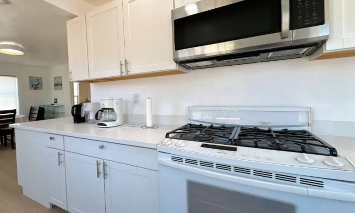 Central San Mateo House | Charming 2-bedroom house with WiFi and AC in San Mateo