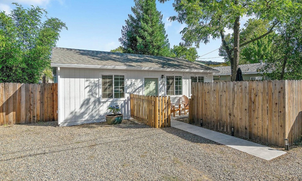 Folsom Cottage | Charming 2 bedroom Lake Natoma Retreat