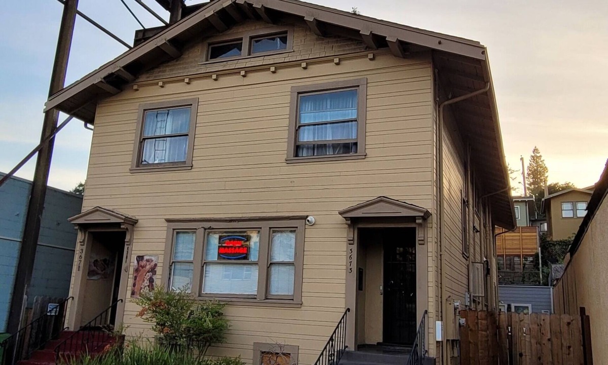 Grand Lake Apartment | Charming 3-bedroom apartment near Piedmnot and Oakland with AC for your stay