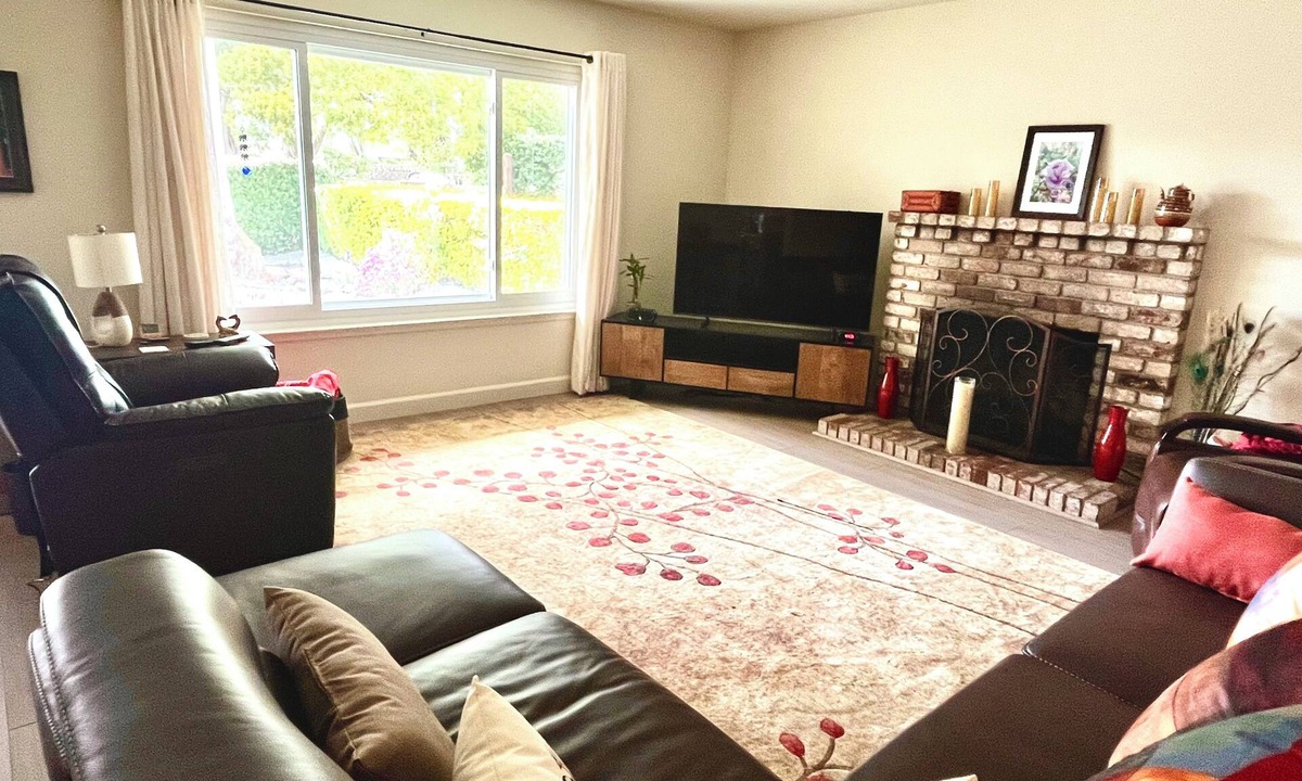 Montara House | Charming 3-bedroom house with WiFi and AC half mile from beach in lovely Montara