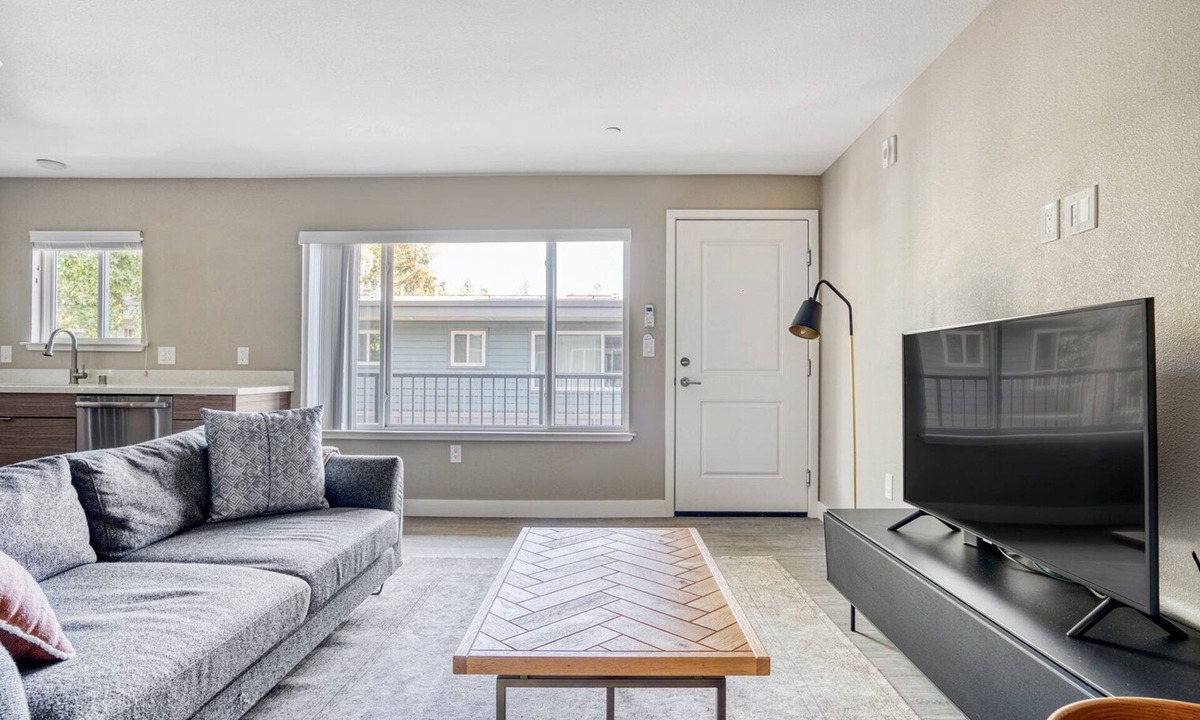 Campbell Apartment | Charming Campbell 1BR w/W/D, Pool, Gym, walk to WF + TJ, by Blueground
