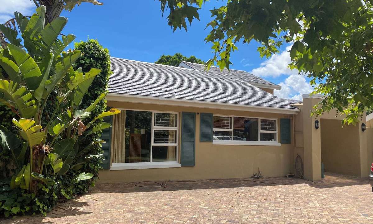 Constantia House | Charming house in Constantia with pool and garden