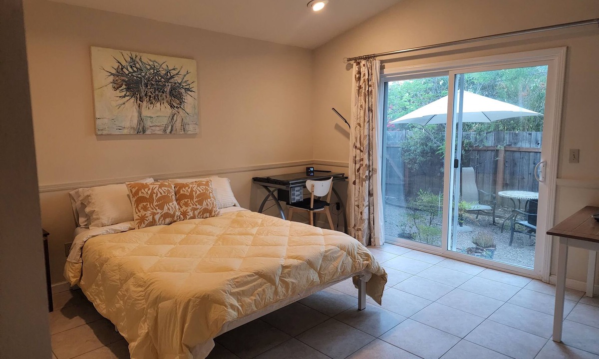 Calistoga Apartment | Charming, light-filled and immaculate cottage-studio off main house