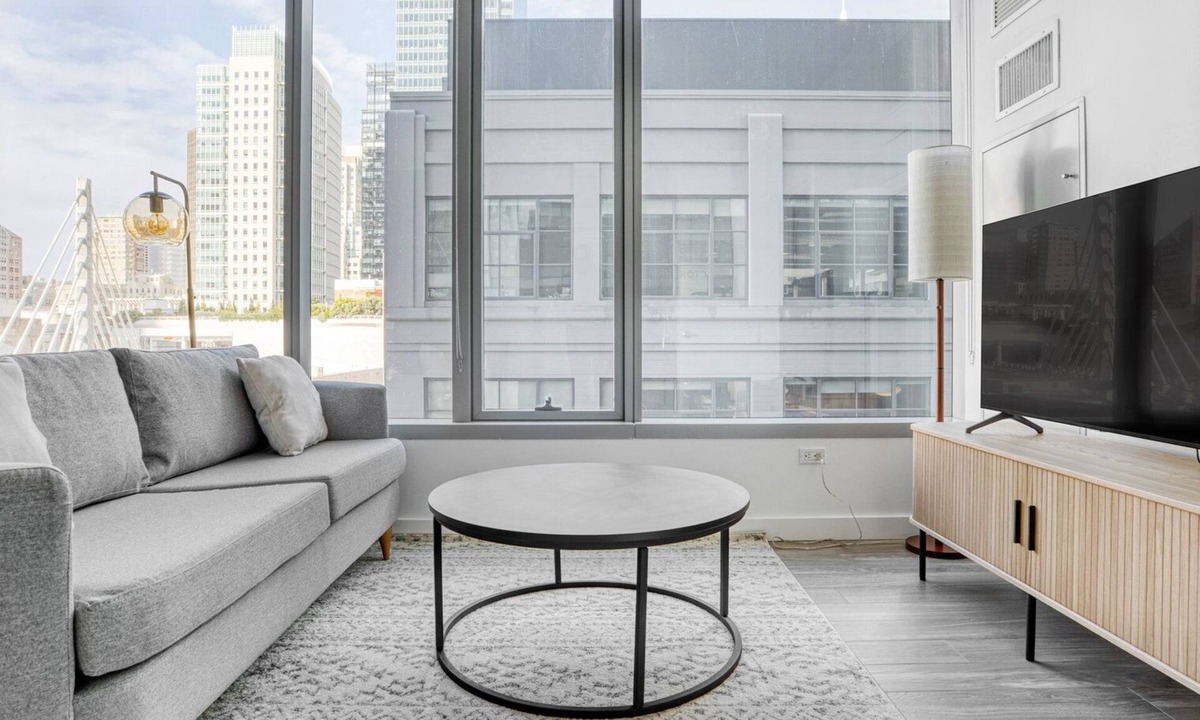 South Beach Apartment | Charming Rincon Hill 1BR w/W/D, Gym & Pool, near Tech HQs, by Blueground