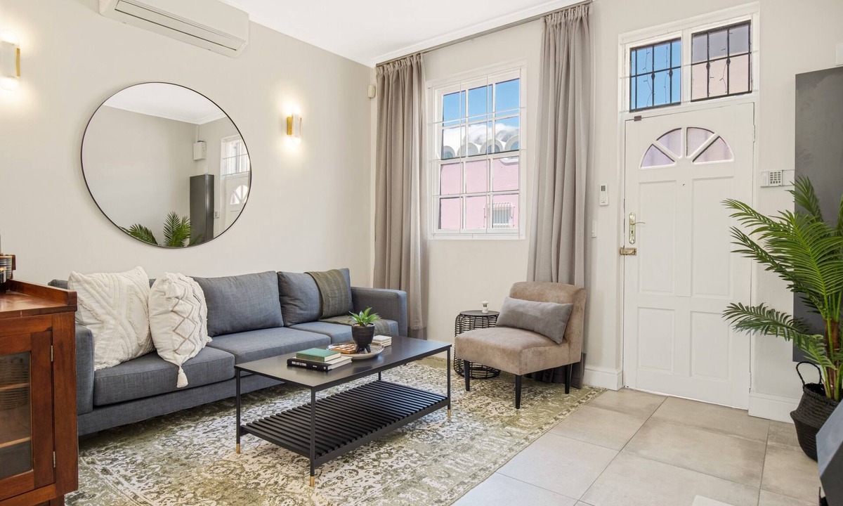 Bo'Kaap Apartment | Charming Townhouse In Vibrant Bo-kaap