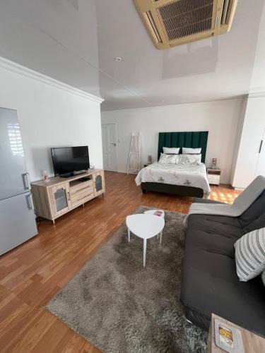 Centurion Apartment | Charming Urban Retreat
