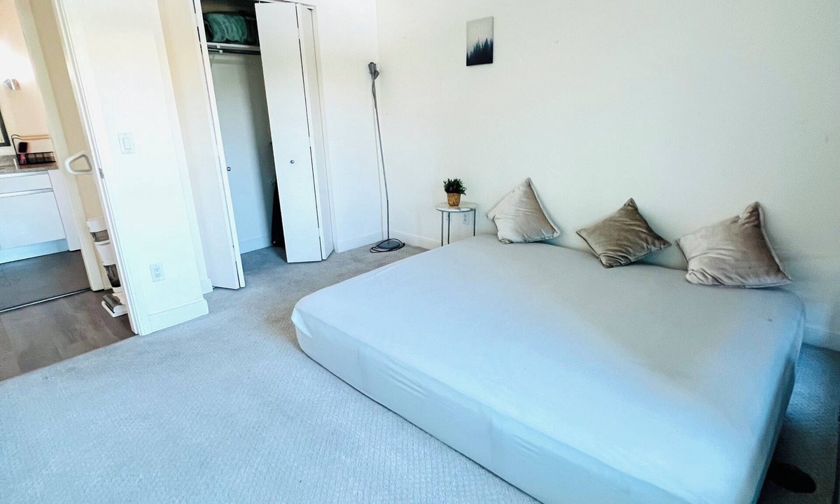 Downtown San Jose Apartment | Chic 1-bedroom apartment in fabulous San Jose with WiFi, fitness room Room