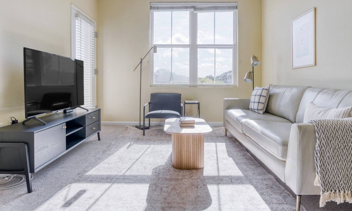 San Bruno Apartment | Chic San Bruno 2BR w/ Pool, W/D & Gym, easy highway access, by Blueground