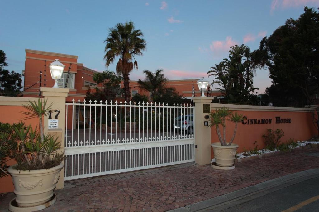 Sunset Beach House | Cinnamon House Bed & Breakfast