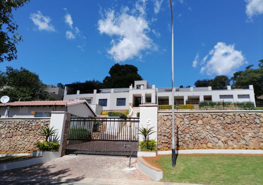 Northcliff Apartment | CityView, a stunning modern apartment