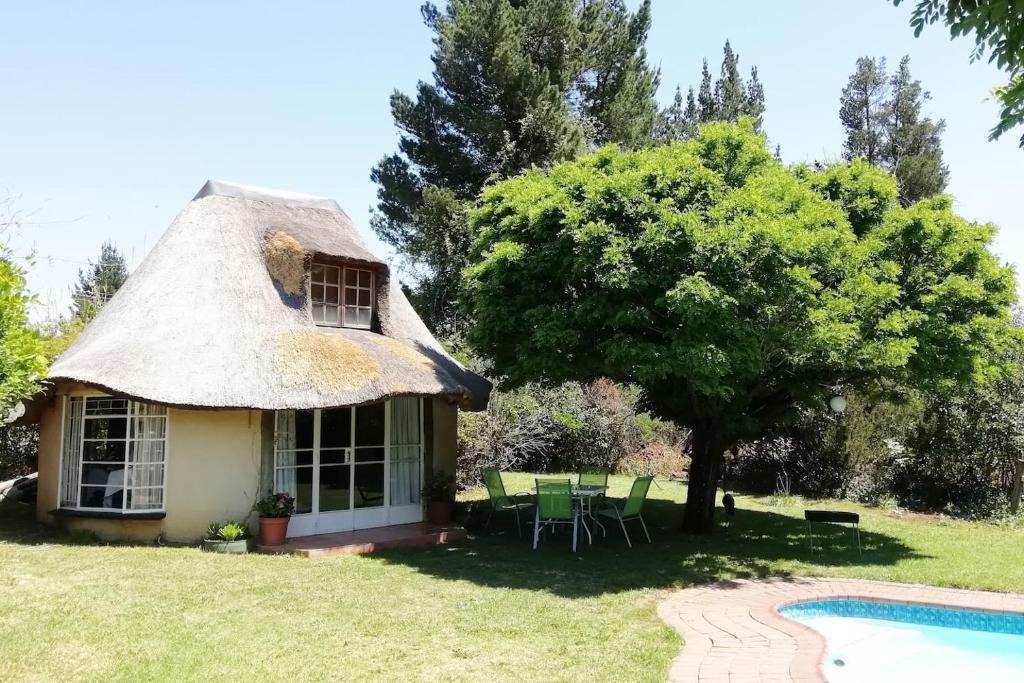 Bethlehem House | Clarens socialites, Thatch Cottage #1