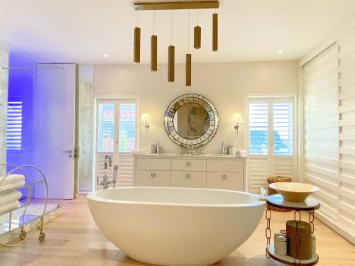 Clifton Villa | Clifton YOLO Spaces - Clifton Sea View Villa