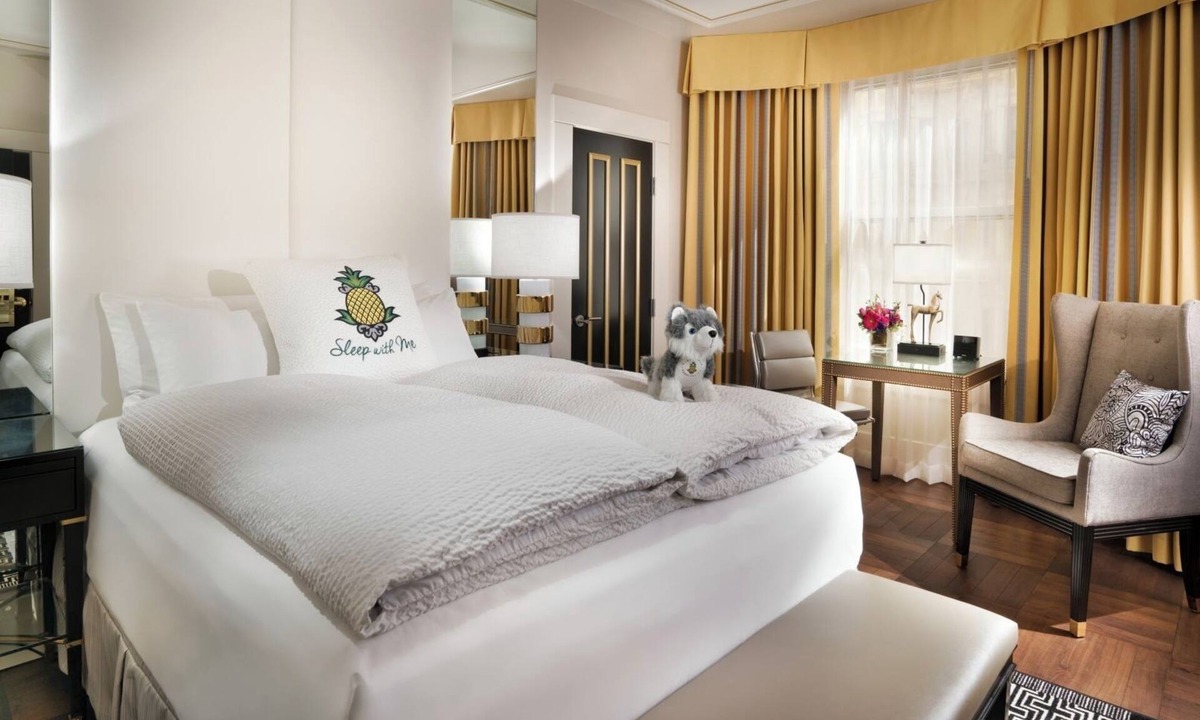 Theater District Hotel | Close to Chinatown | Relaxing Accommodation Perfect for Couple Stay