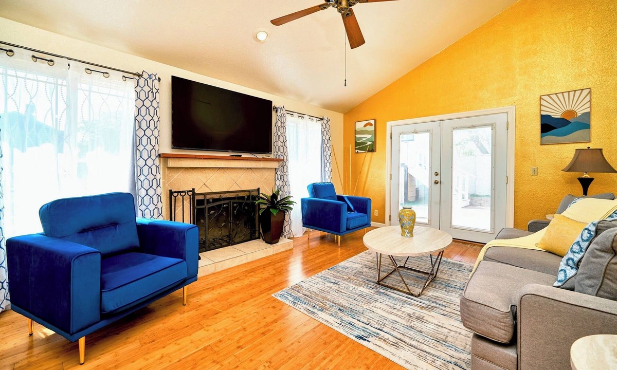 Salinas House | Coastal Gateway House-Family Retreat Near Monterey