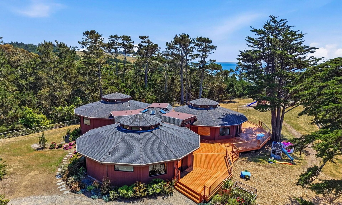 Half Moon Bay House | Coastal Retreat with Stunning Views 31+ Day Rental