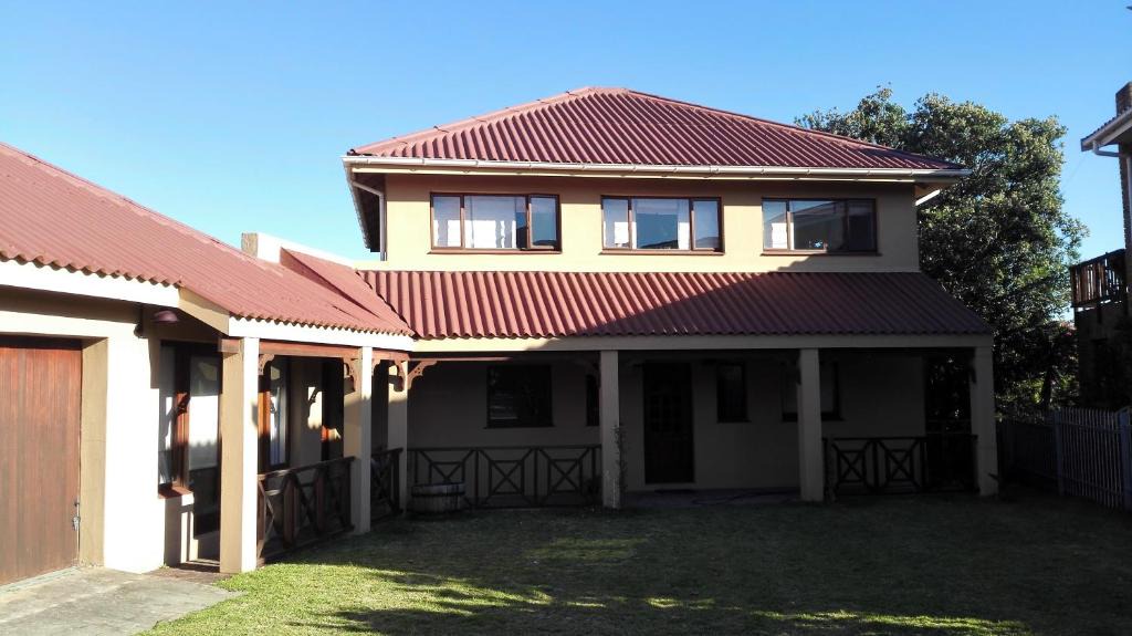 Kleinmond House | Come an enjoy Cape Towns best kept secret. Kleinmond, 2 hours from the city.