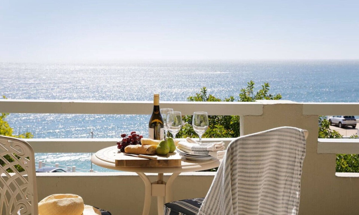 Clifton Apartment | Comfortable 3 Bedroom Apartment - Number 5103