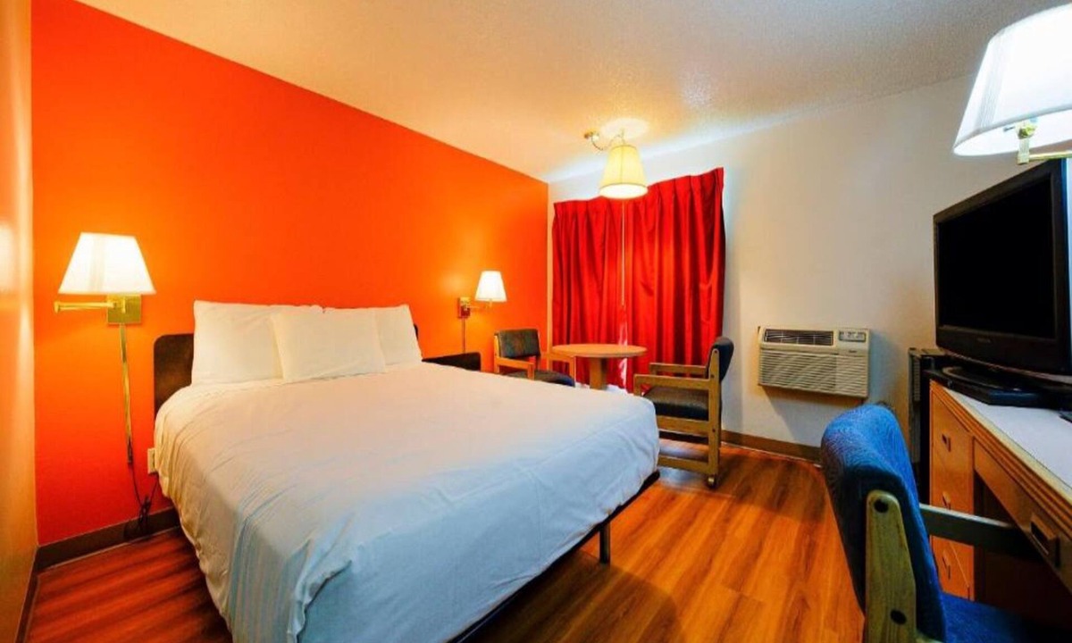 Hermiston Hotel | Comfortable Stay Near Eastern Oregon Airport — Pet-Friendly Room in Hermiston