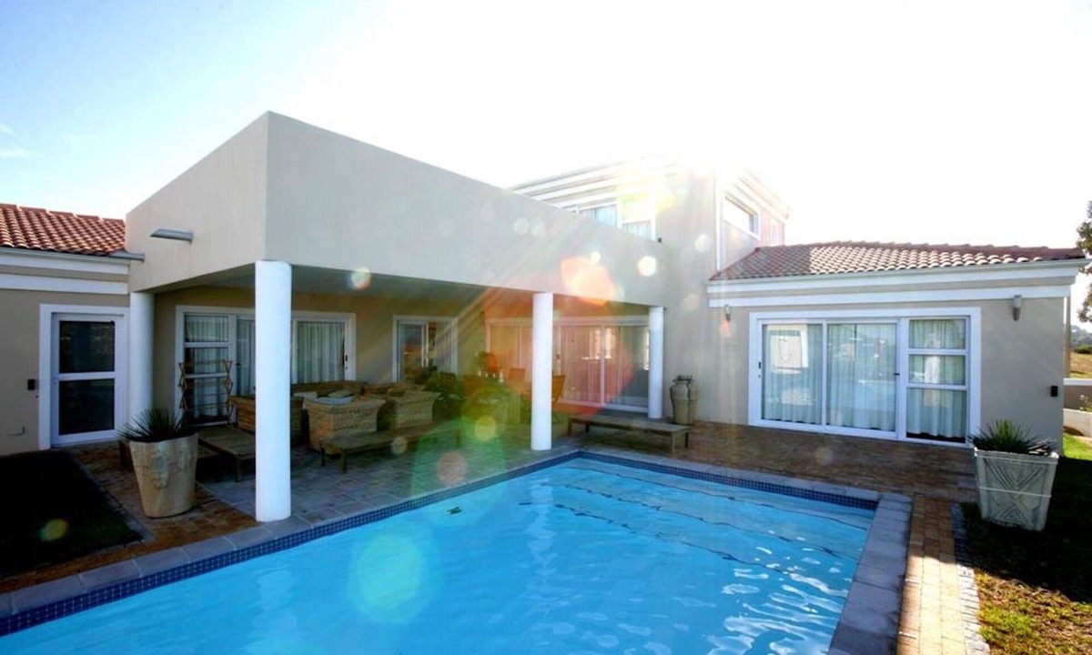 Heldervue House | Comfortable vacation home in Somerset West/South Africa for 6 people, with pool.