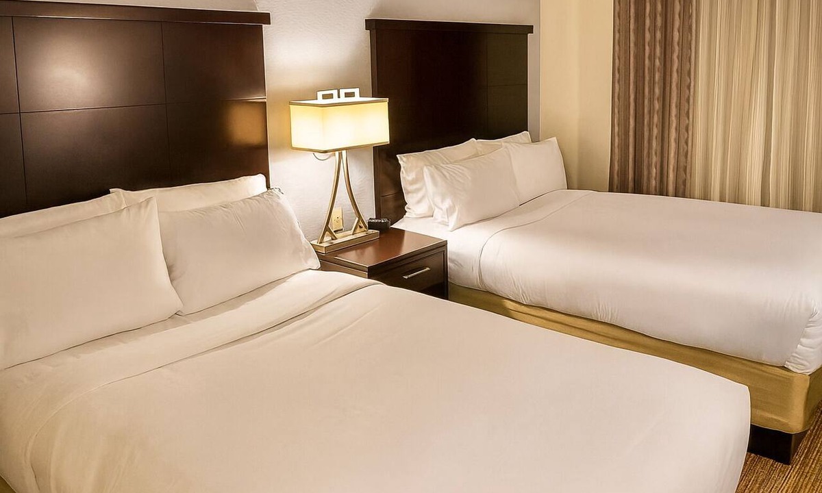San Bruno Hotel | Convenient Location! Pets Allowed, Onsite Pool, Parking, Free Breakfast