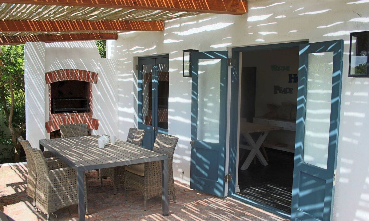 Vermont House | Cosy Beach House in Hermanus just 100 meters from the sea