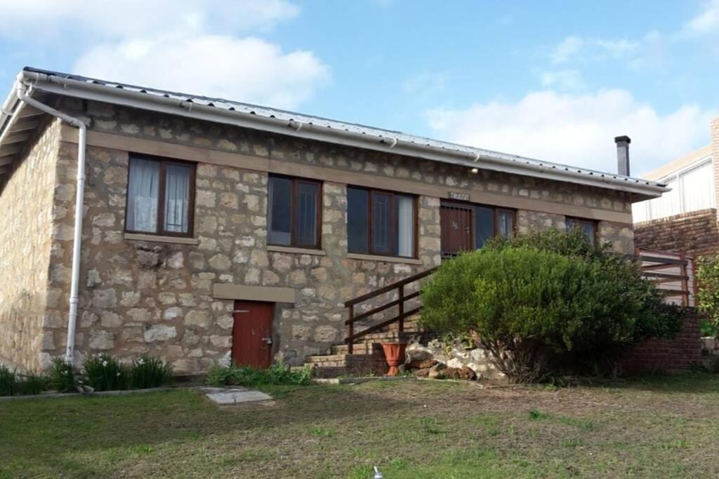 Still Bay House | Cosy stone cottage