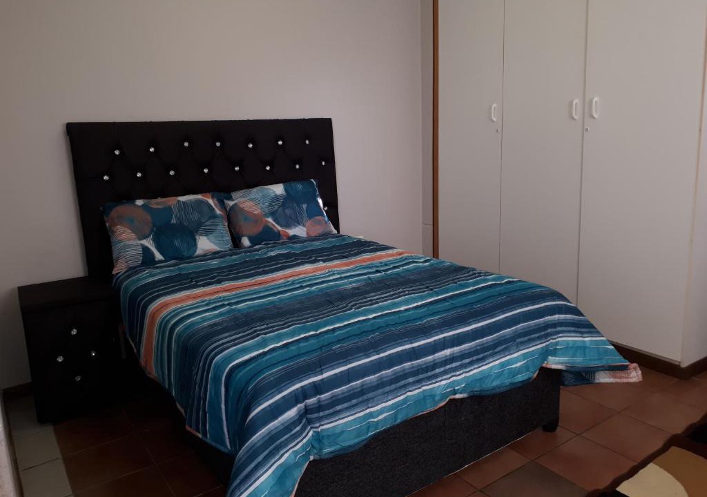 Greater Johannesburg Metropolitan Area House | Cottage, close to UJ, Milpark, Wits