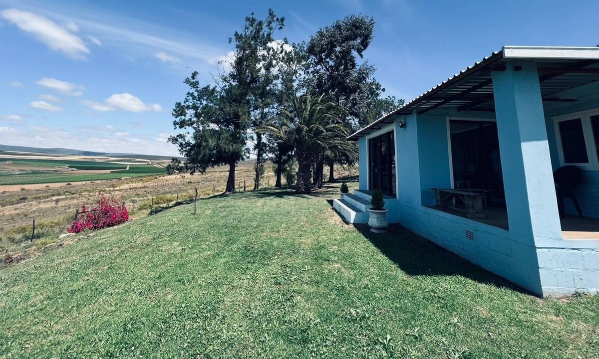 Bonnievale House | Country house on a fruit farm with incredible views