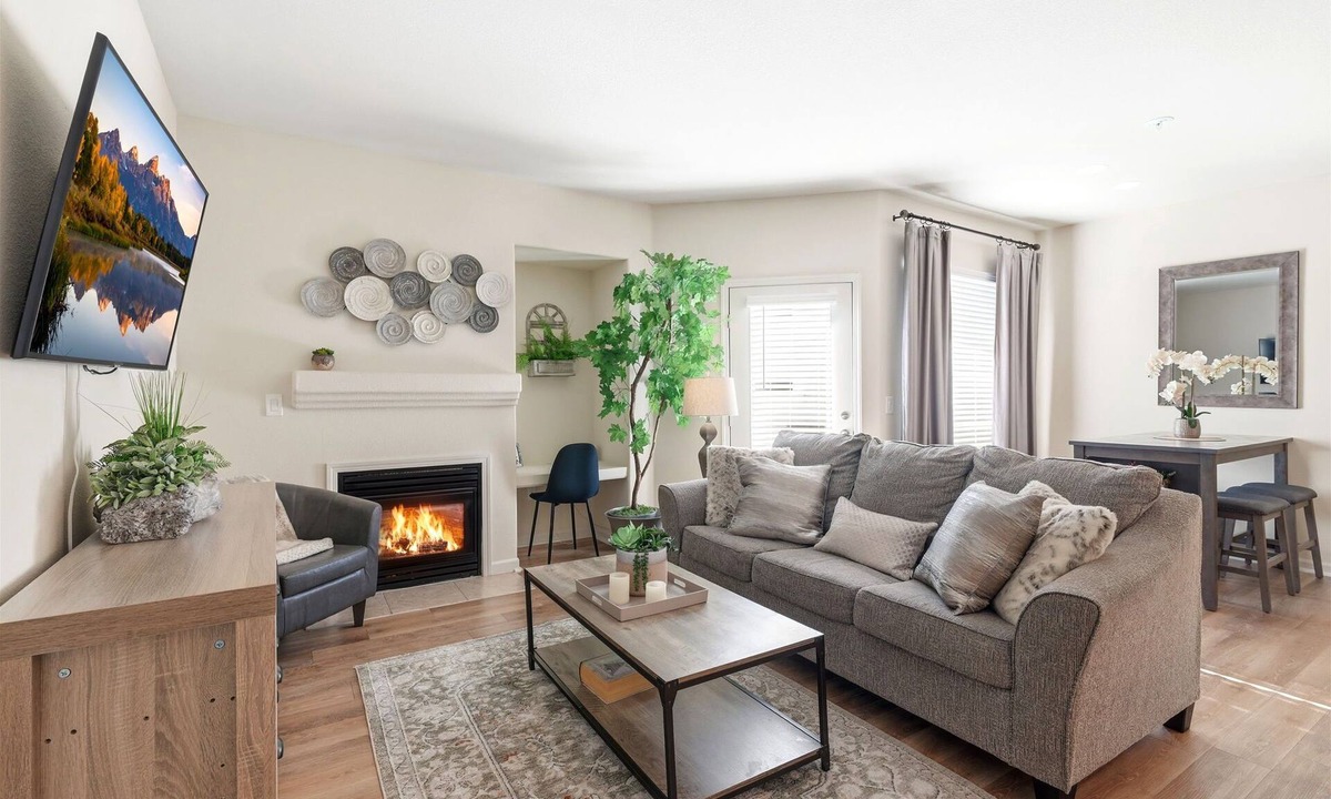 Roseville Apartment | Cozy 1-bedroom apartment with King Bed In Serene Roseville