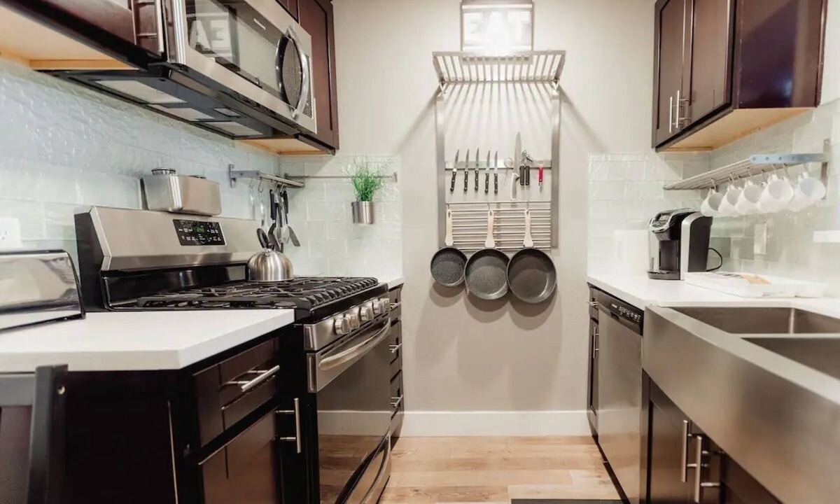 North Oak Park House | Cozy 1 BR in Curtis Park by Med Center - Netflix!
