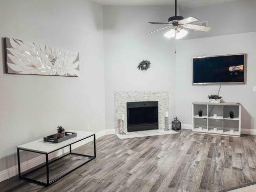 North Highlands House | Cozy 2 bedroom 2 baths home