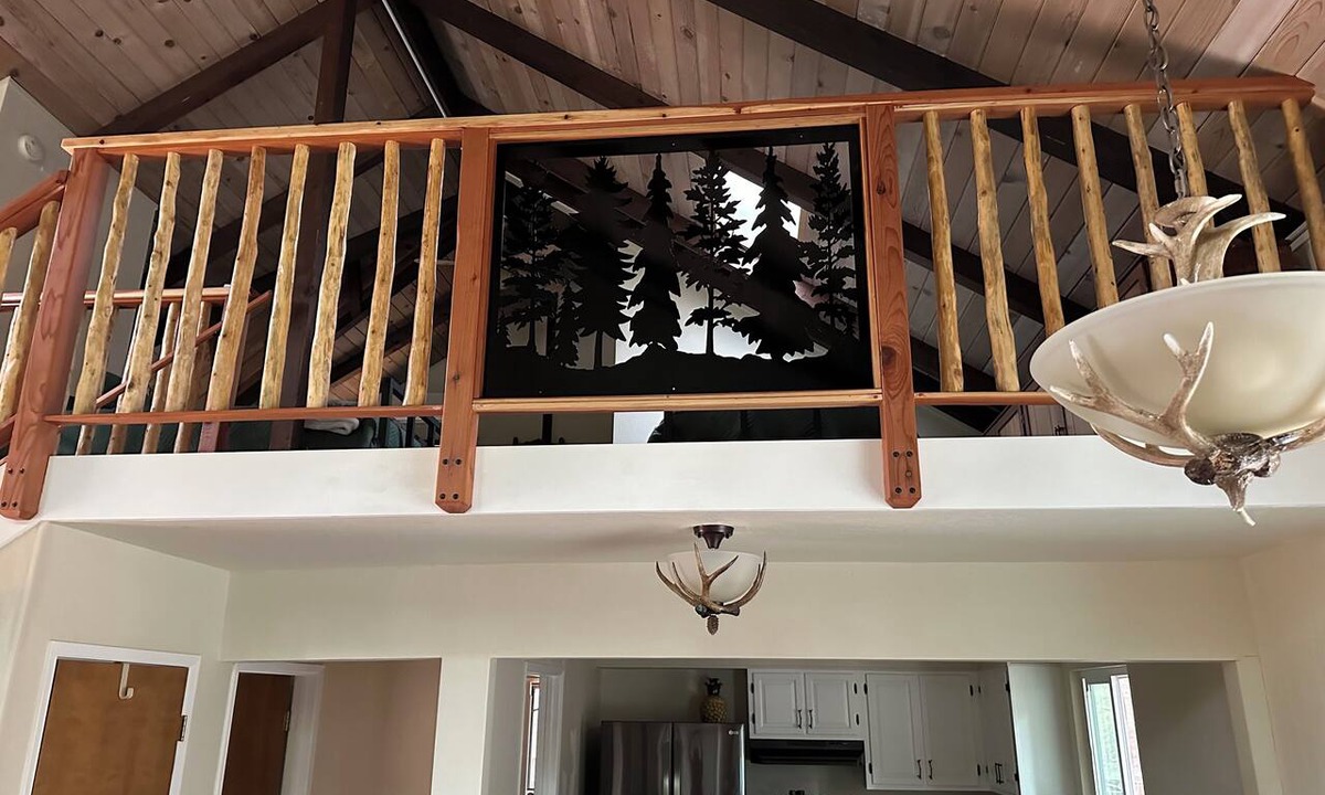 Glencoe Ski Chalet | Cozy 2-bedroom chalet in charming Buckhorn area of Pioneer with WiFi, AC