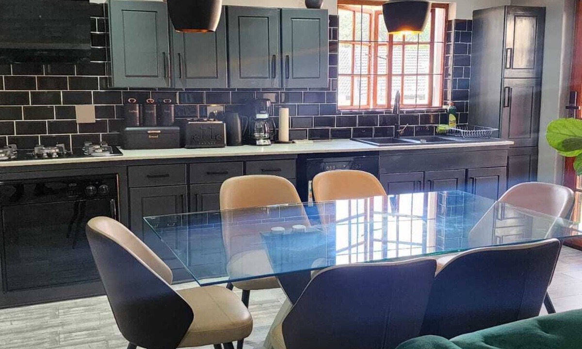 Edenvale Cottage | Cozy 2-bedroom cottage, close to the airport- Edenvale with modern facilities