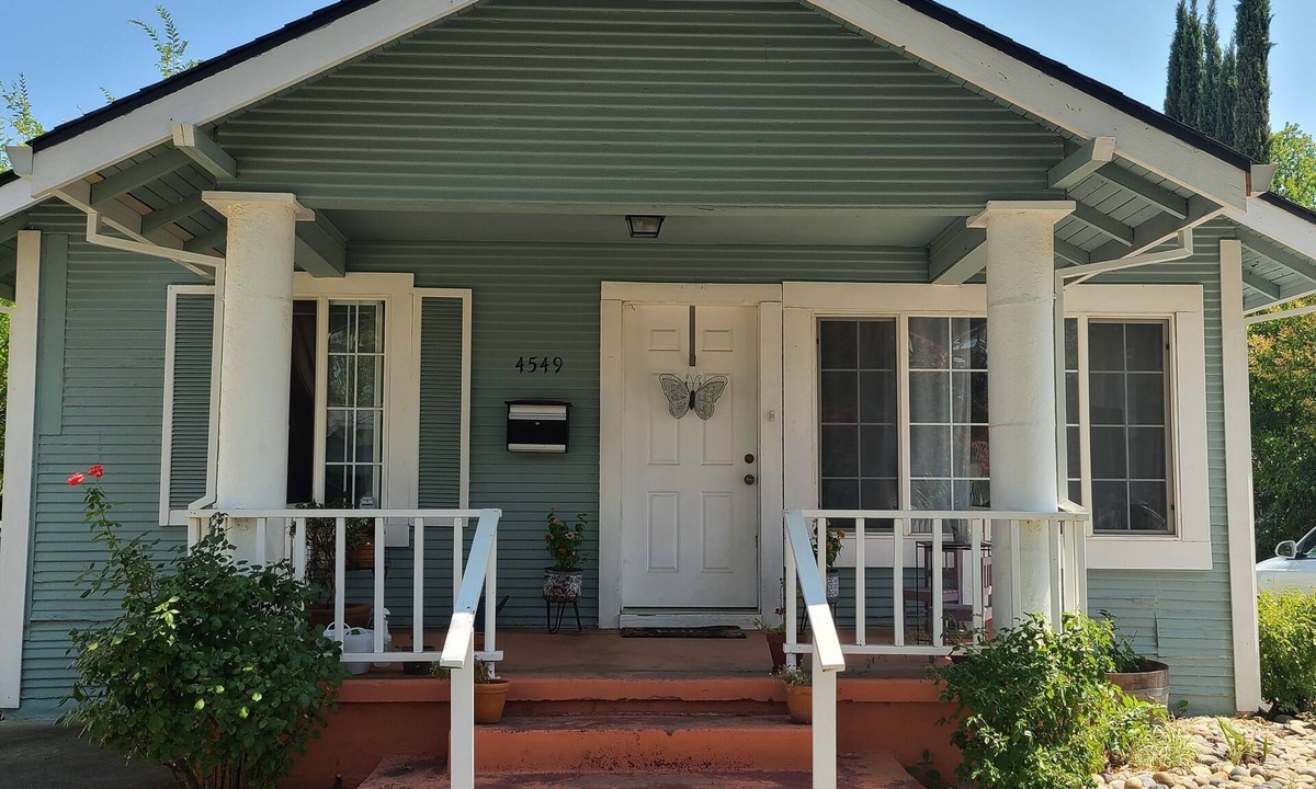 Southeastern Sacramento House | Cozy 2-bedroom house in historic Sacramento near UC Davis Med Center