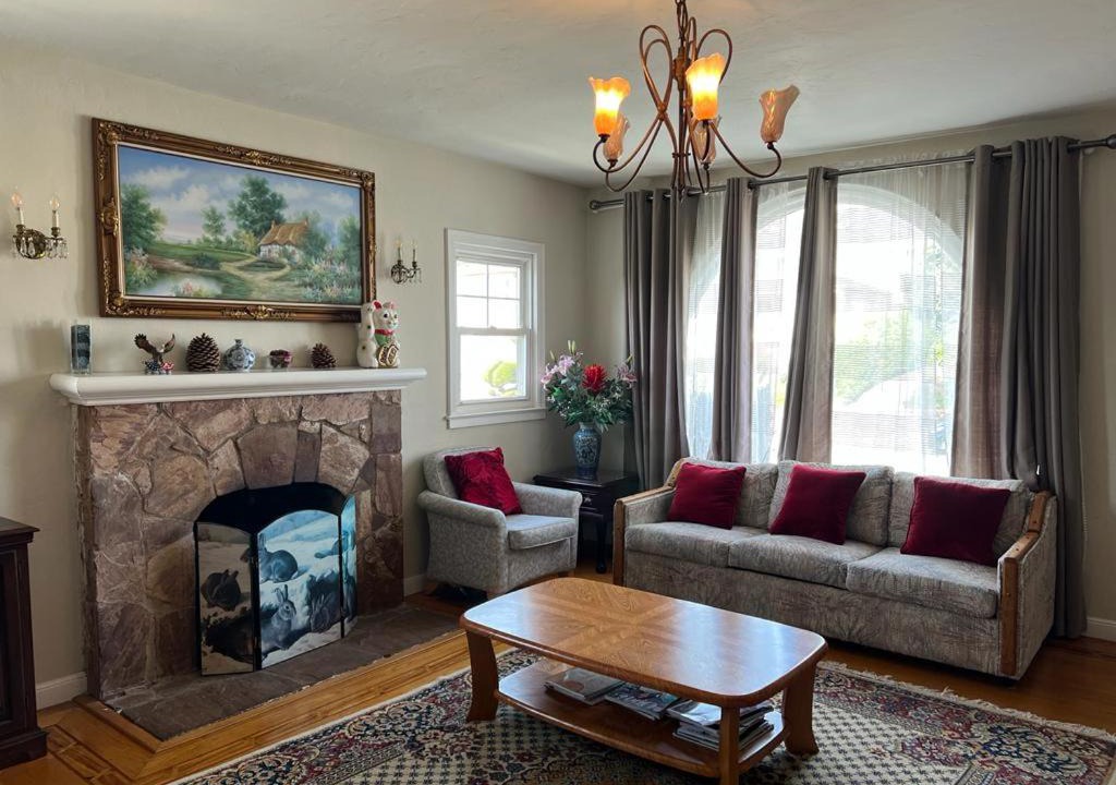 Downtown Apartment | Cozy Affordable Private Rooms near Grand Ave Miller