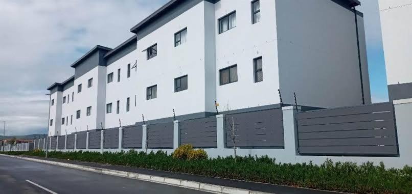 Bloubergstrand House | Cozy and Comfy Room in a 2 Bedroom Apartment