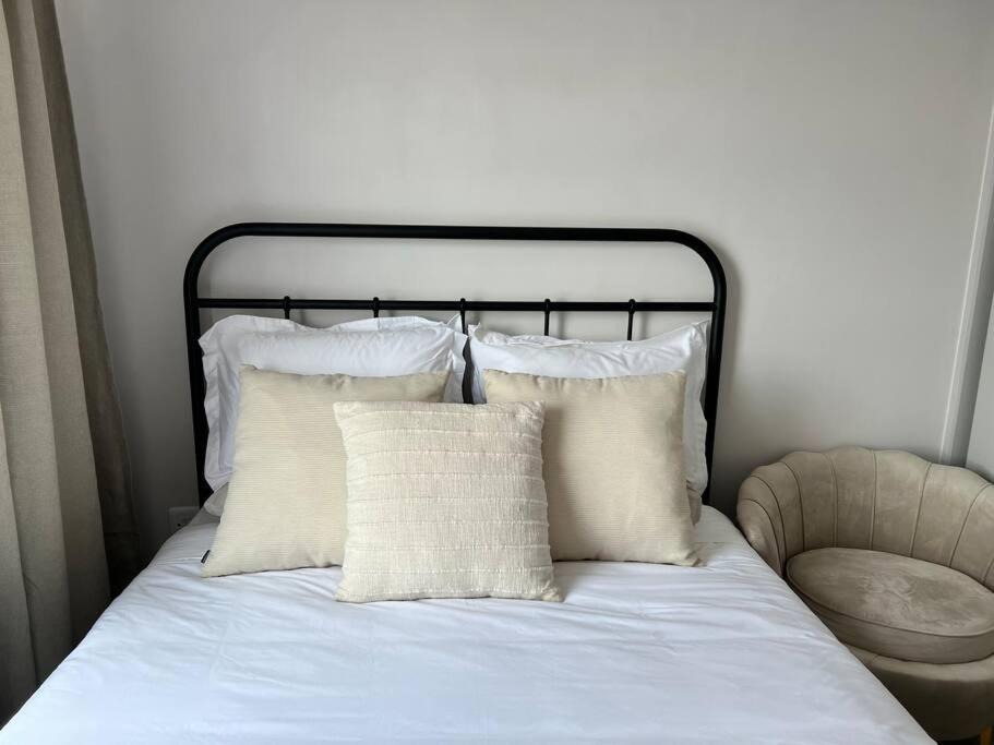 Lombardy Estate Apartment | Cozy Apartment in Shere